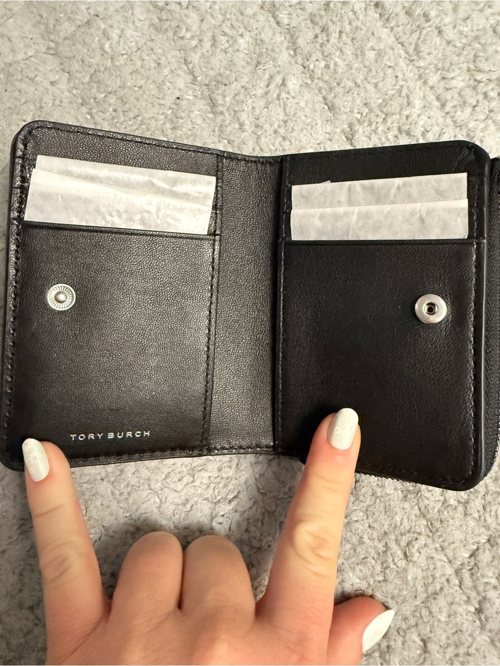 Tory Burch NWT Quilted Zip Card Case Wallet - Black - Picture 2 of 4
